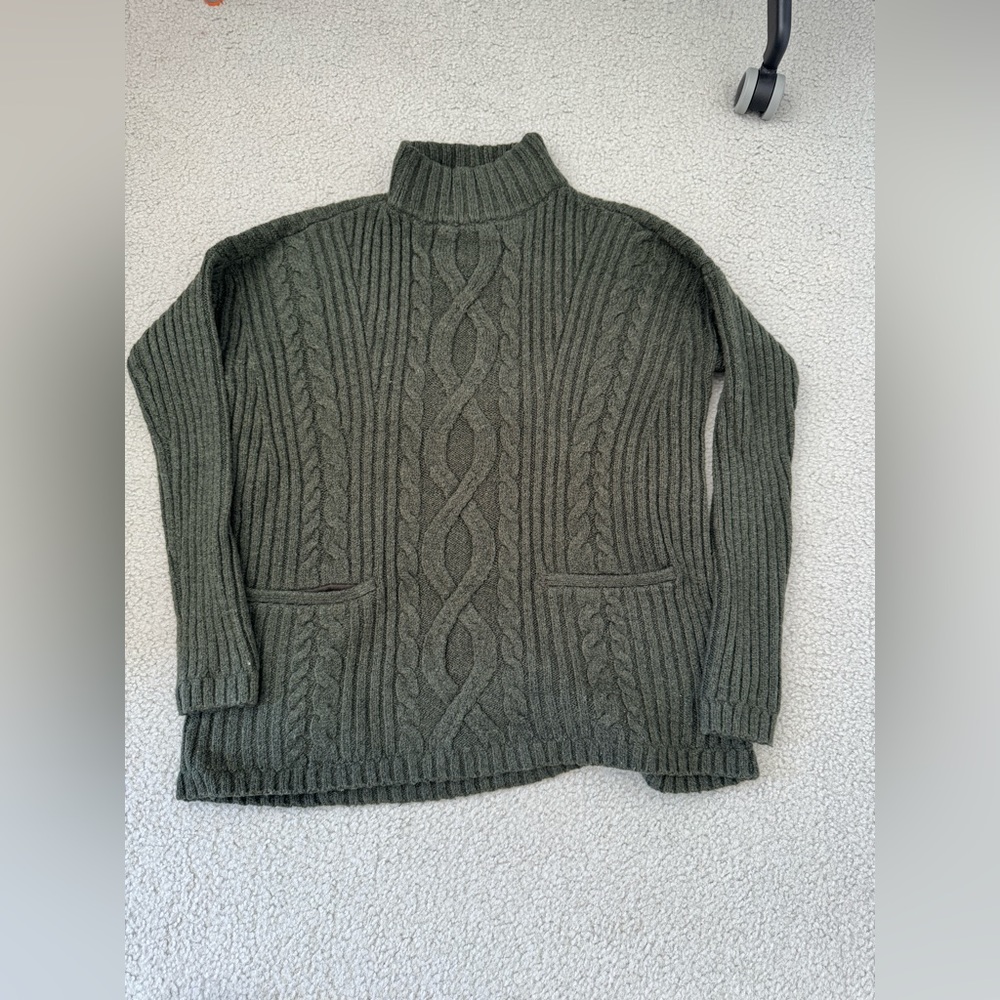 Abercrombie & Fitch Mock Neck Cable Sweater- LIKE NEW